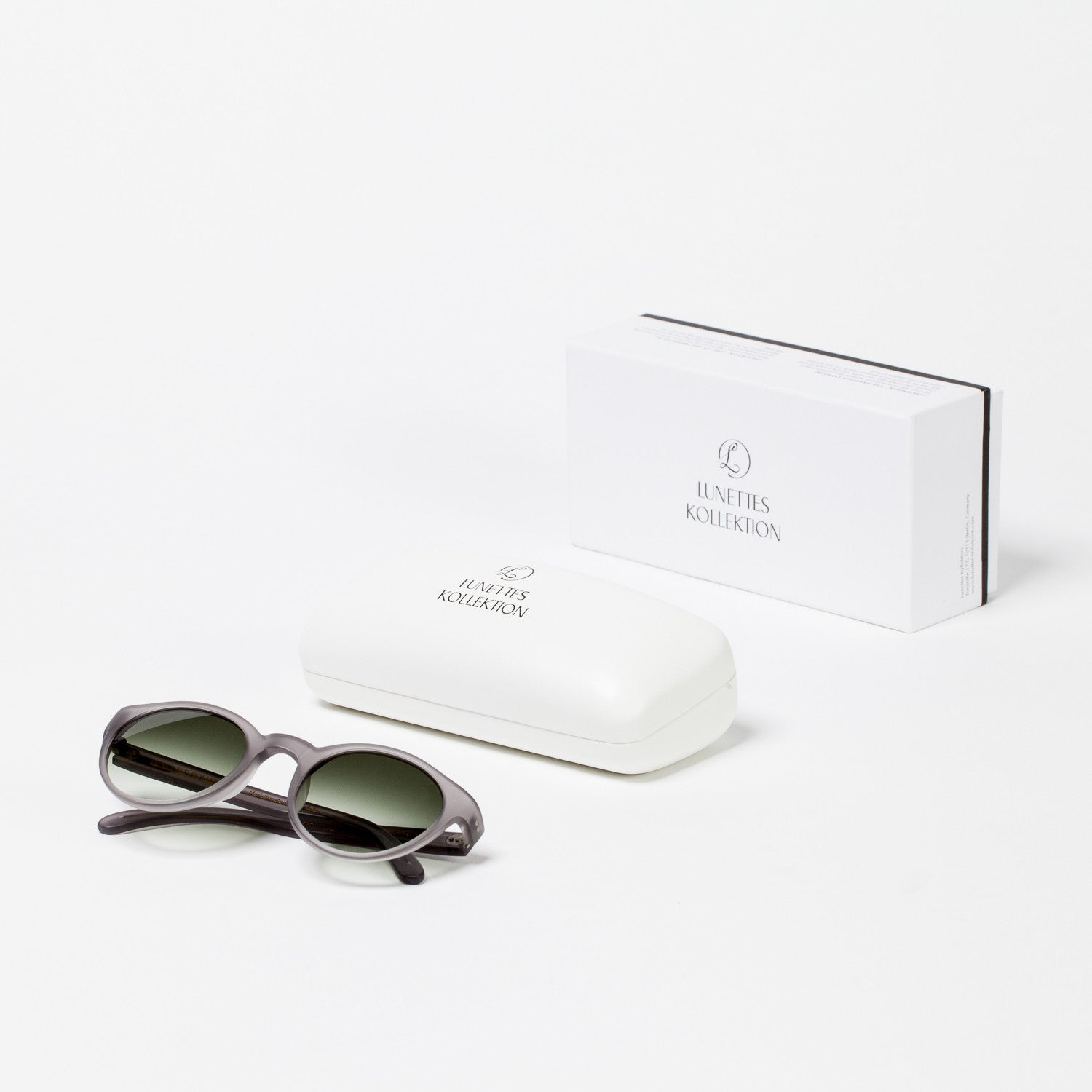 Fog Gray Sunglasses "VOYAGE VOYAGE" with Green Lenses